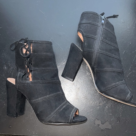 Heels - Picture 1 of 3